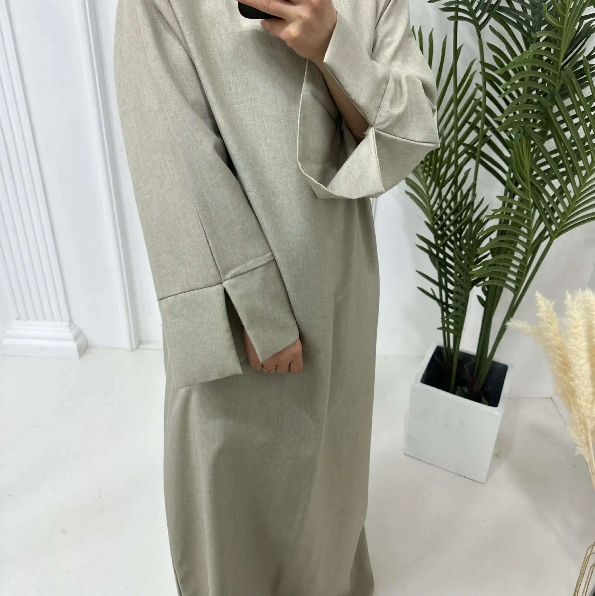 Luxurious closed linen abaya in classic silhouette for sophistication and comfort, inspired by Dubai fashion, perfect for special occasions